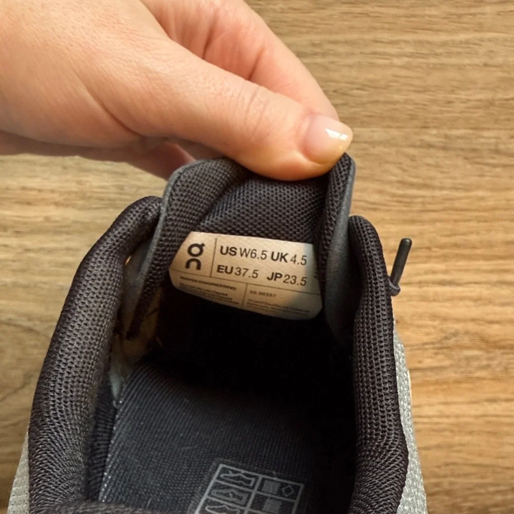 On Running women’s Athletic Shoes in greenish grey - Picture 5 of 5